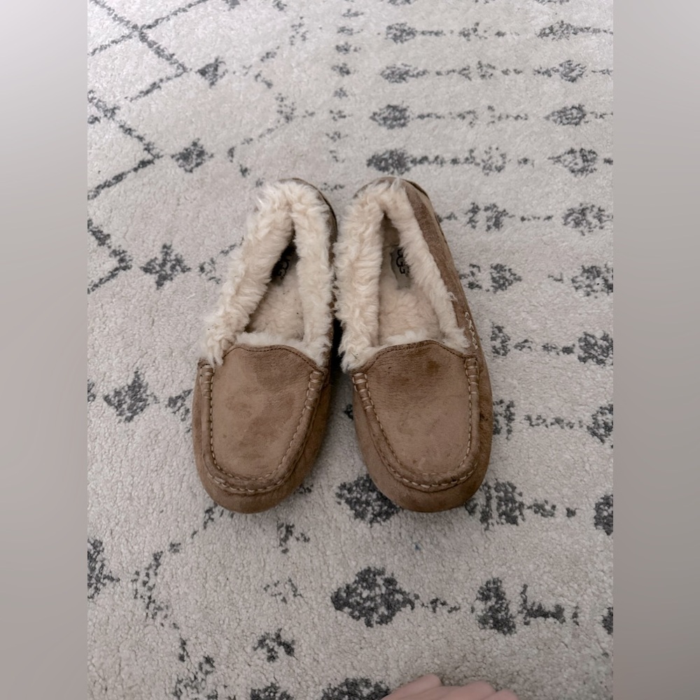 UGG moccasins - Picture 2 of 4